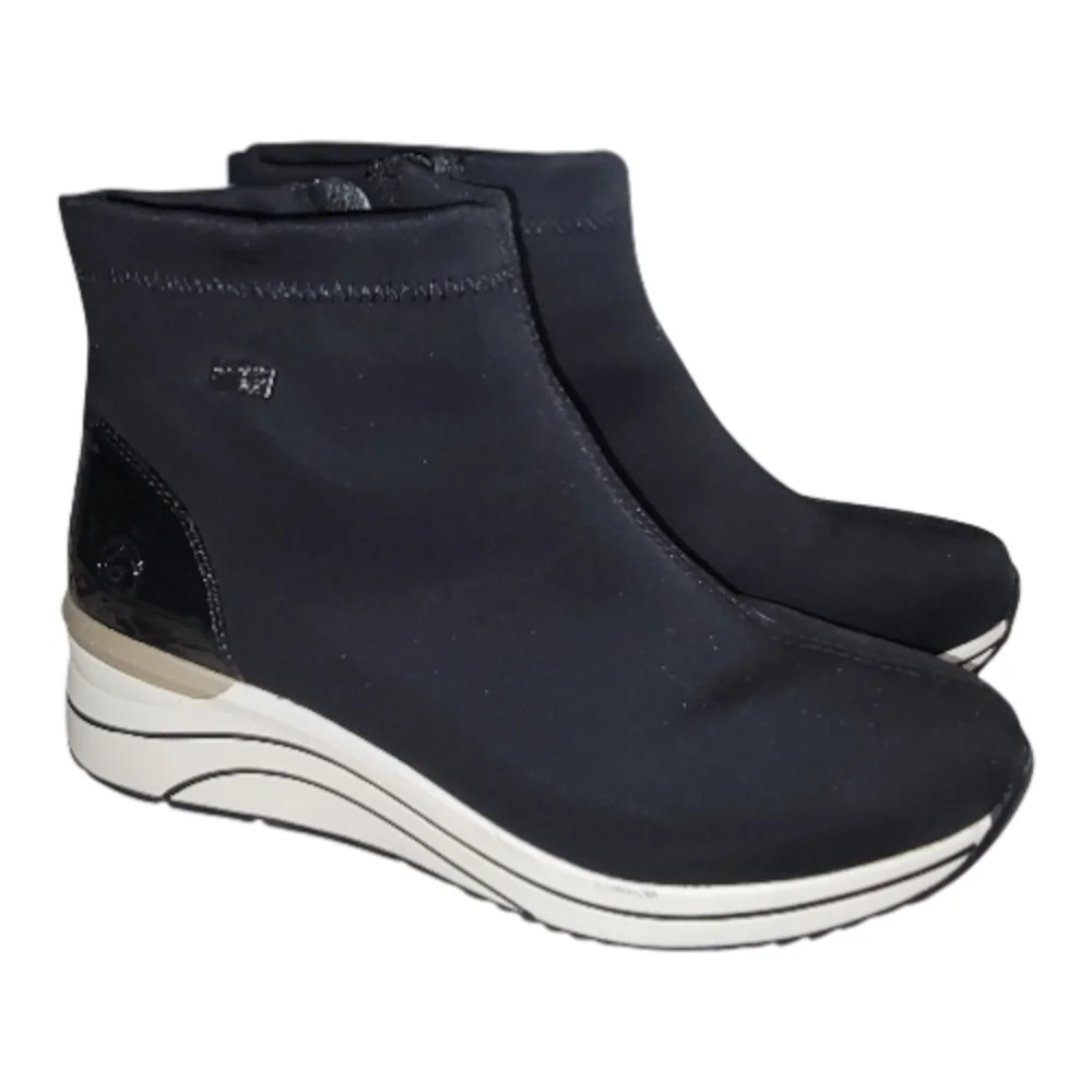 Remonte,.Black and White Water-Resistant Boot, Size 40 (81/2-9)